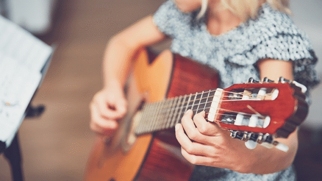 Niño con guitarra