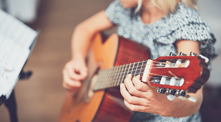 Niño con guitarra